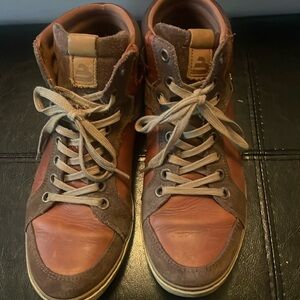Men’s size 8 used Bull boxer casual shoe.